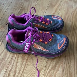 New with tags never worn! Timp altra women 9